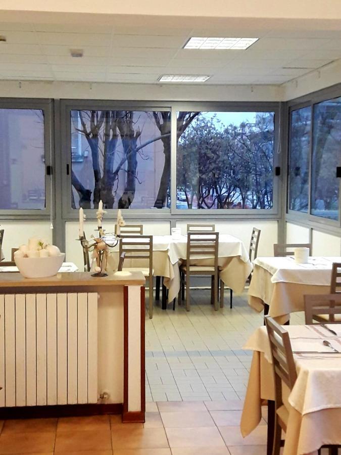 Hotel Caesar Pesaro Dış mekan fotoğraf