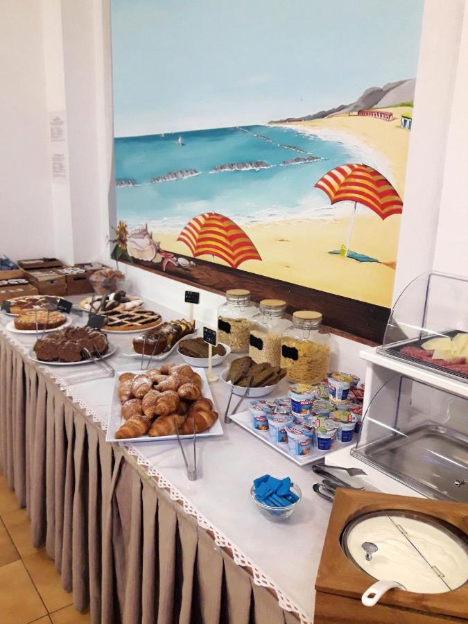 Hotel Caesar Pesaro Dış mekan fotoğraf