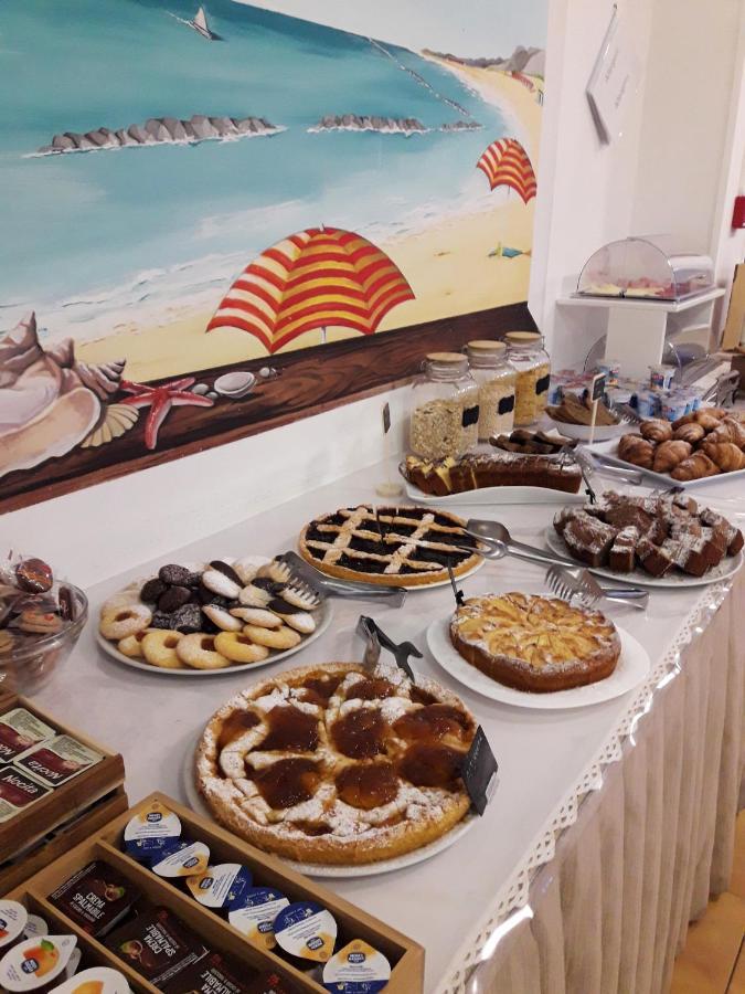 Hotel Caesar Pesaro Dış mekan fotoğraf