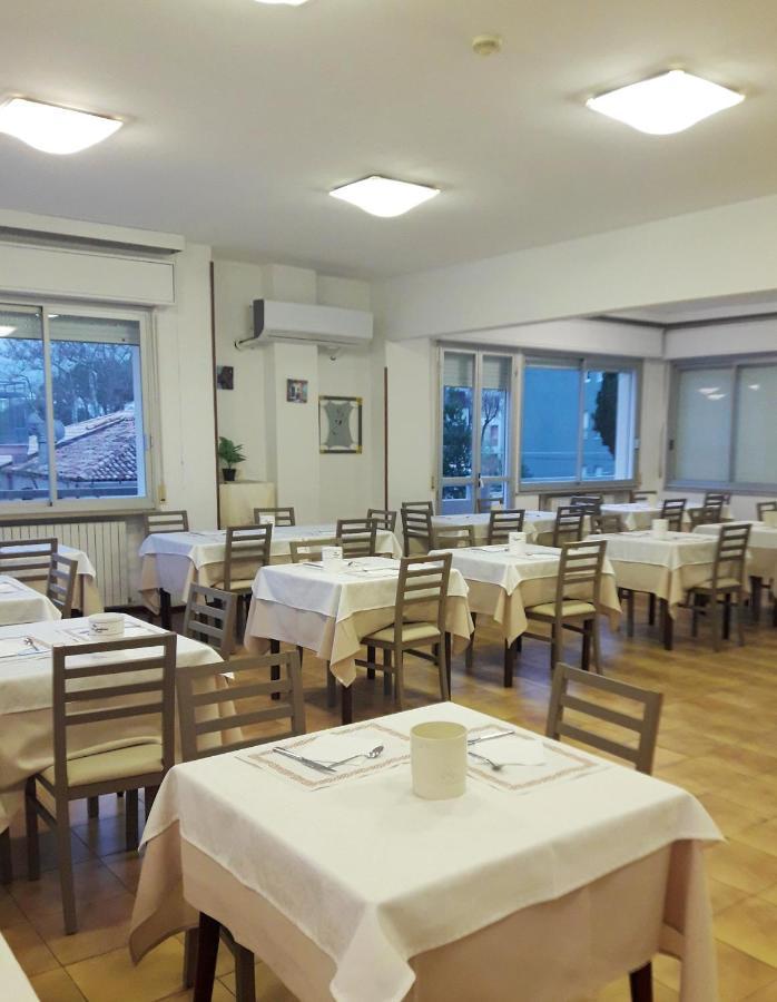 Hotel Caesar Pesaro Dış mekan fotoğraf