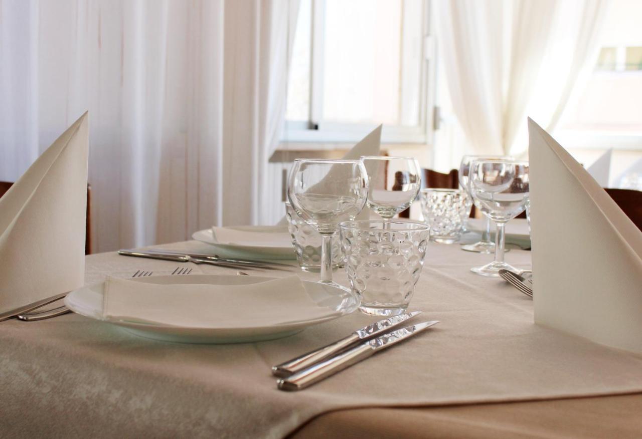 Hotel Caesar Pesaro Dış mekan fotoğraf