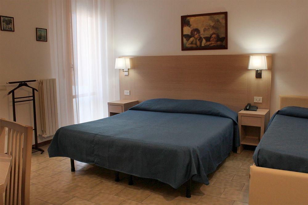 Hotel Caesar Pesaro Dış mekan fotoğraf