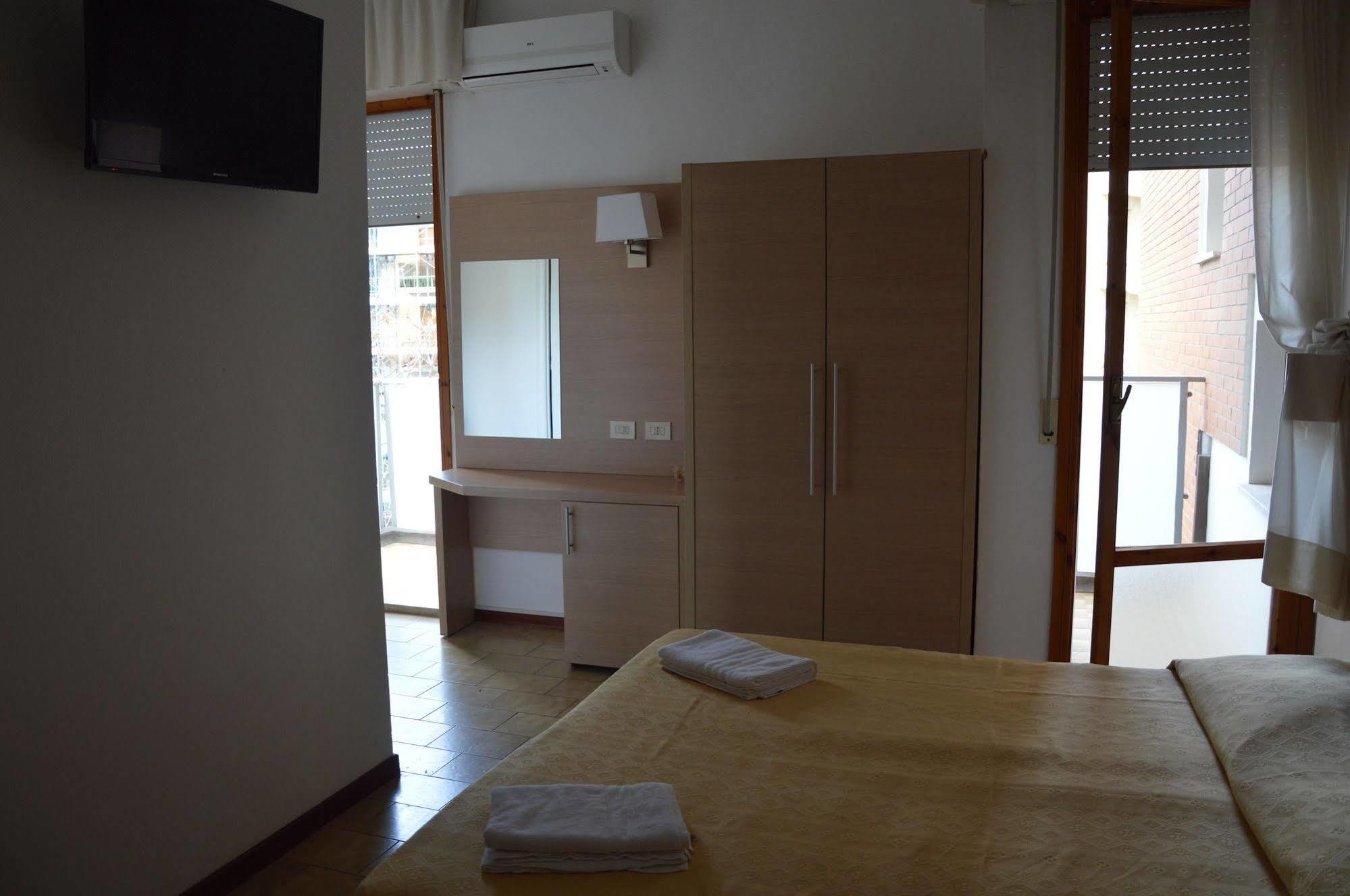 Hotel Caesar Pesaro Dış mekan fotoğraf