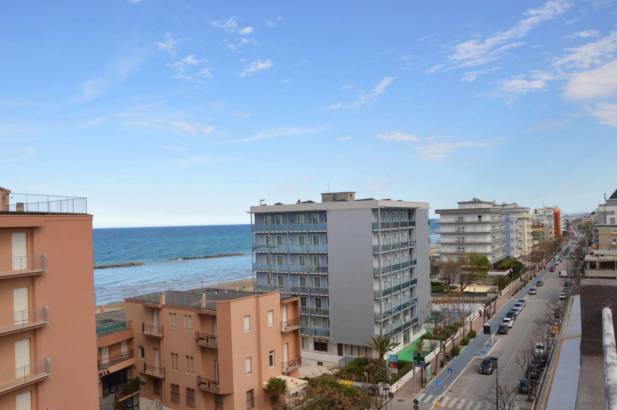 Hotel Caesar Pesaro Dış mekan fotoğraf