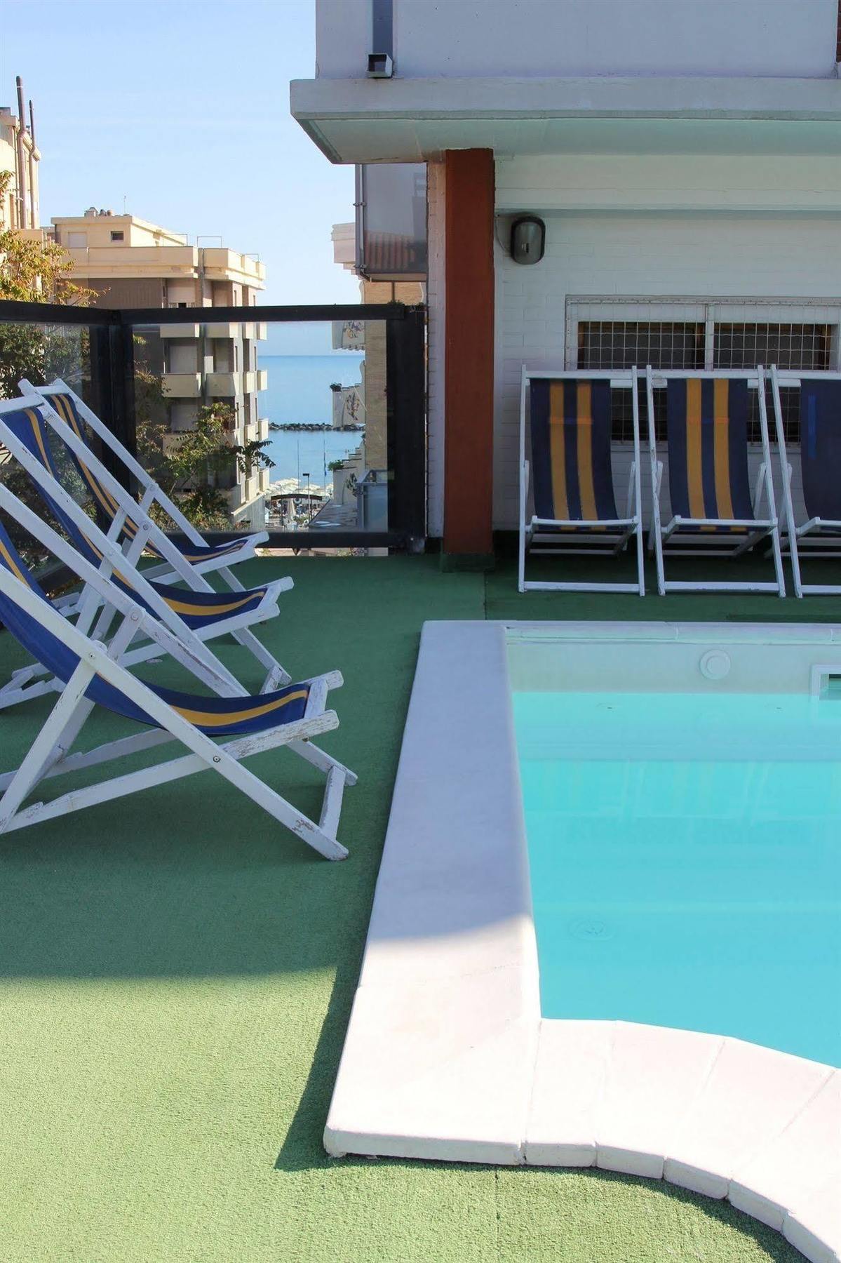 Hotel Caesar Pesaro Dış mekan fotoğraf